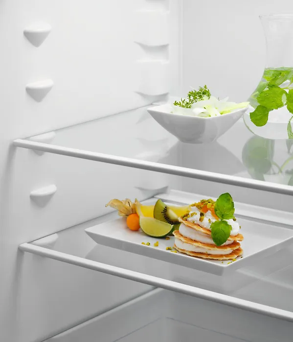 Electrolux ERD6DE18C 600-sarjan jääkaappi, integroitu - Image 2