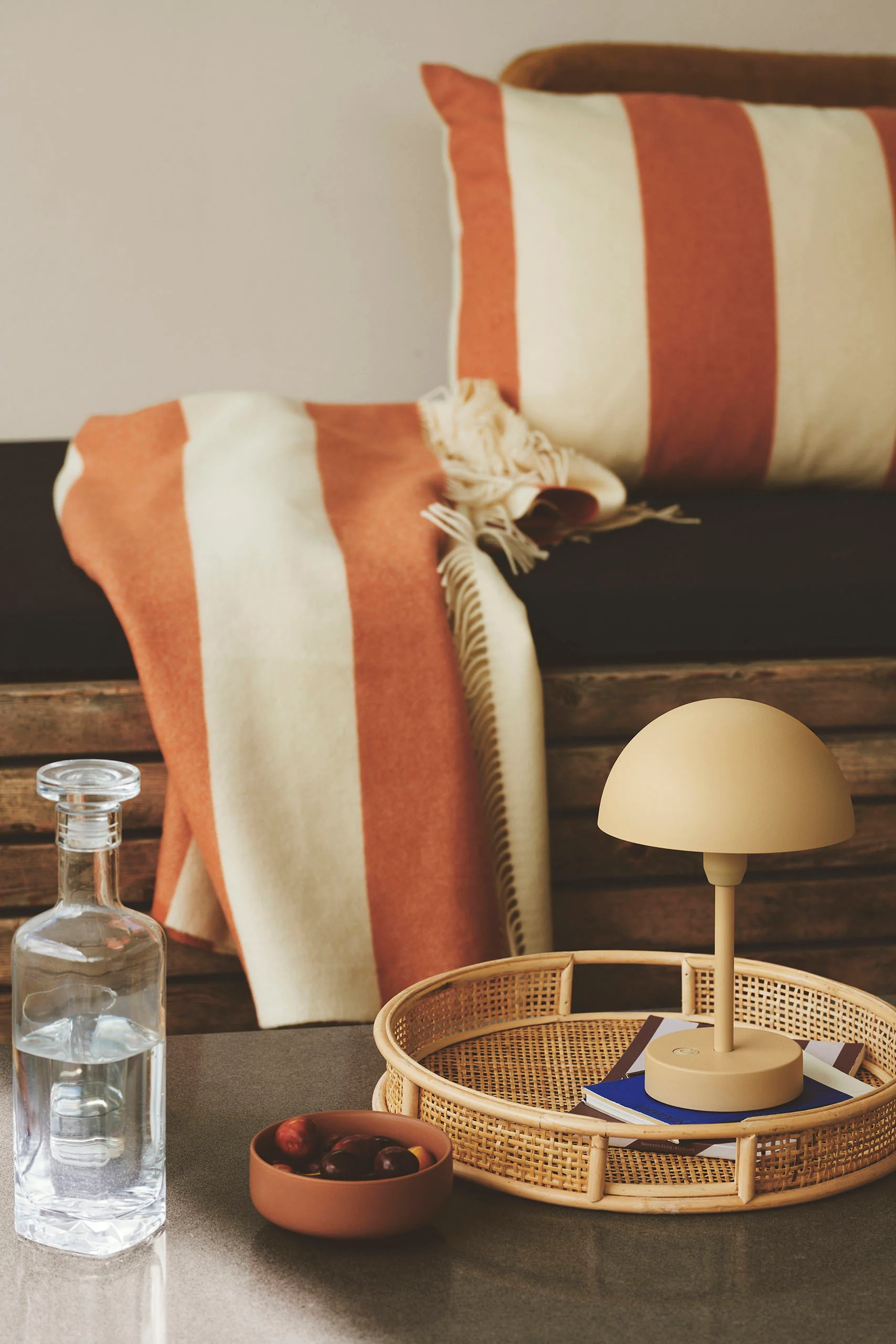 Ellen To-Go ladattava valaisin beige - Image 6