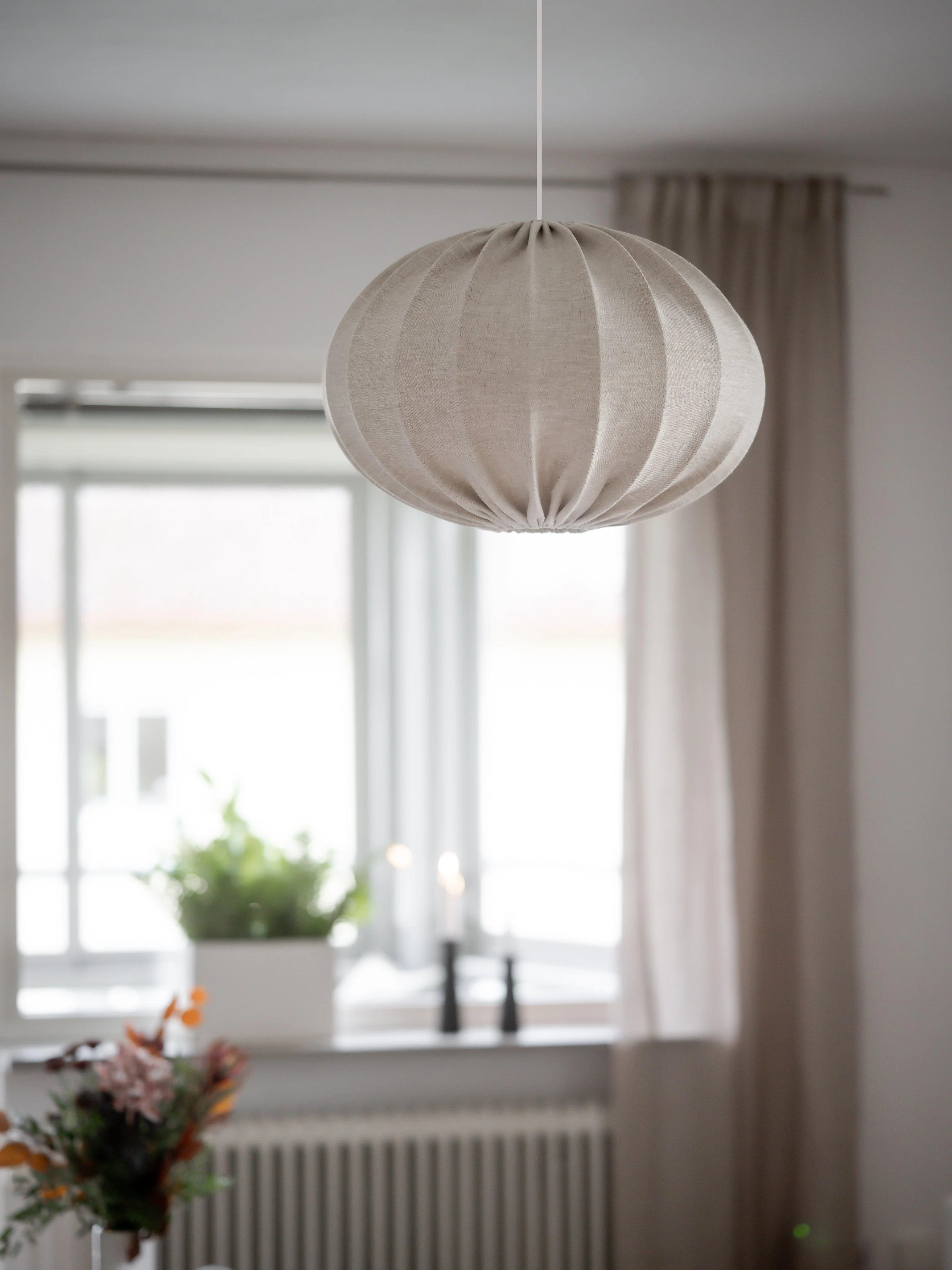 Hilma Linne kattovarjostin vaalea beige 50 cm - Image 3