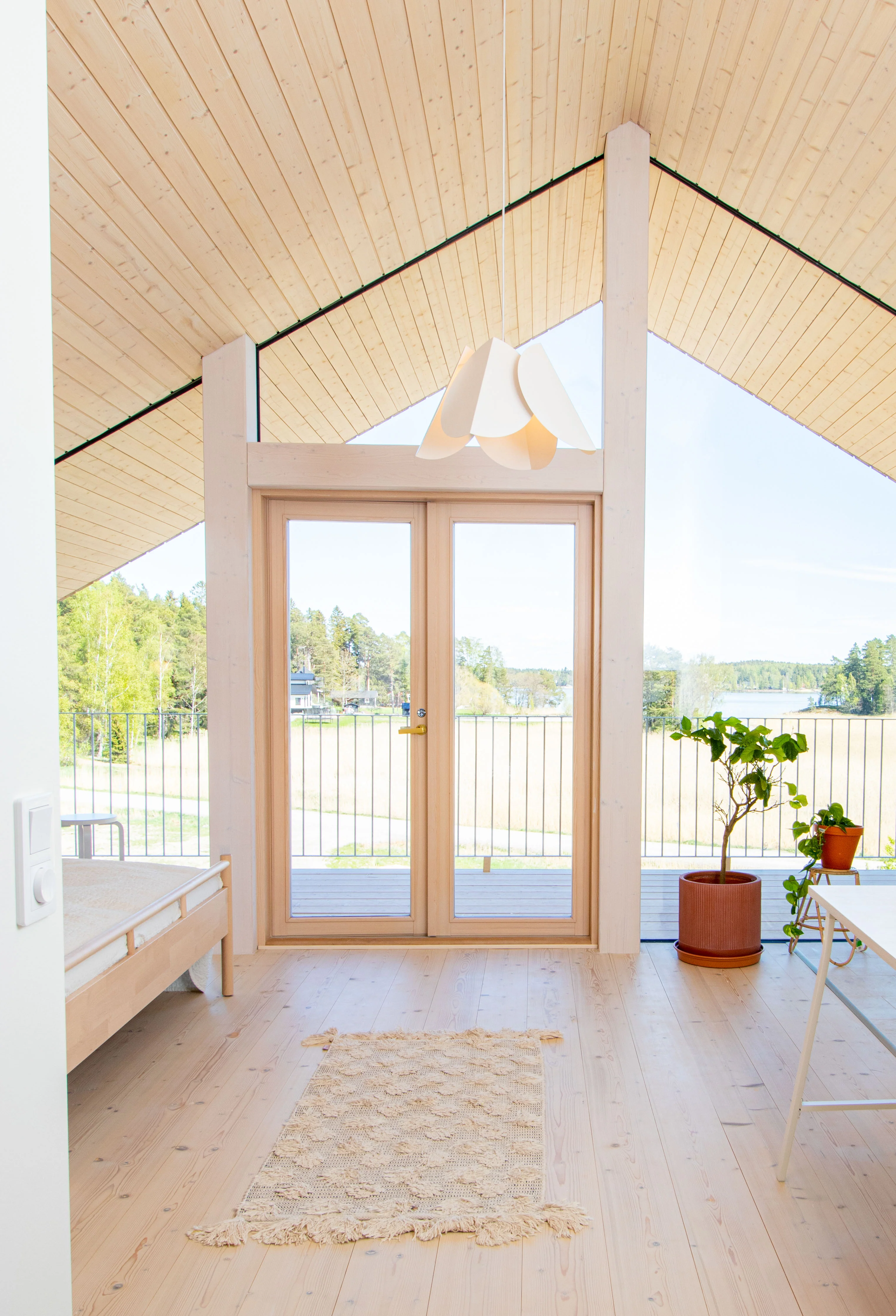 Lehmus L design-riippuvalaisin mattavalkoinen - Image 7