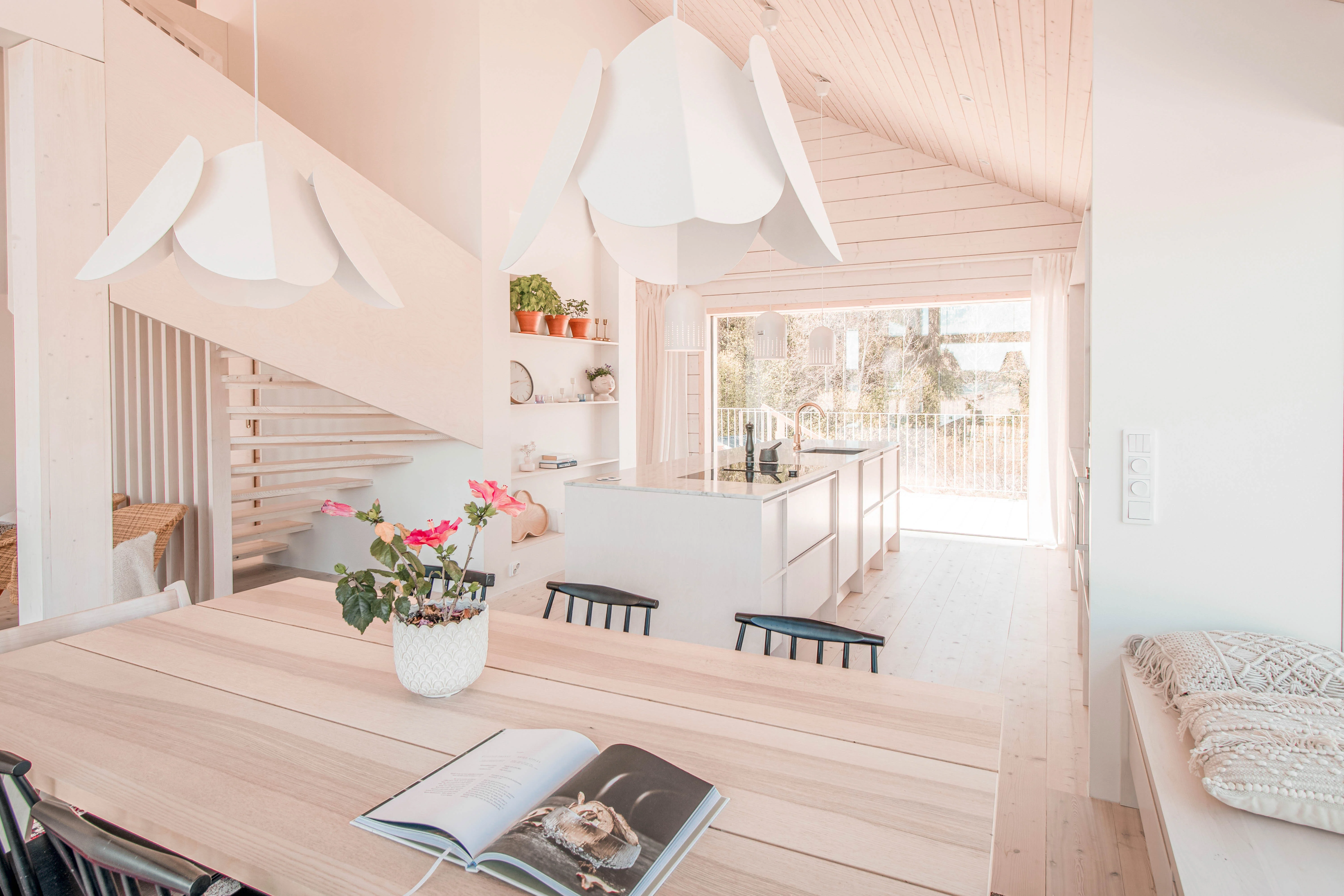 Lehmus L design-riippuvalaisin mattavalkoinen - Image 8