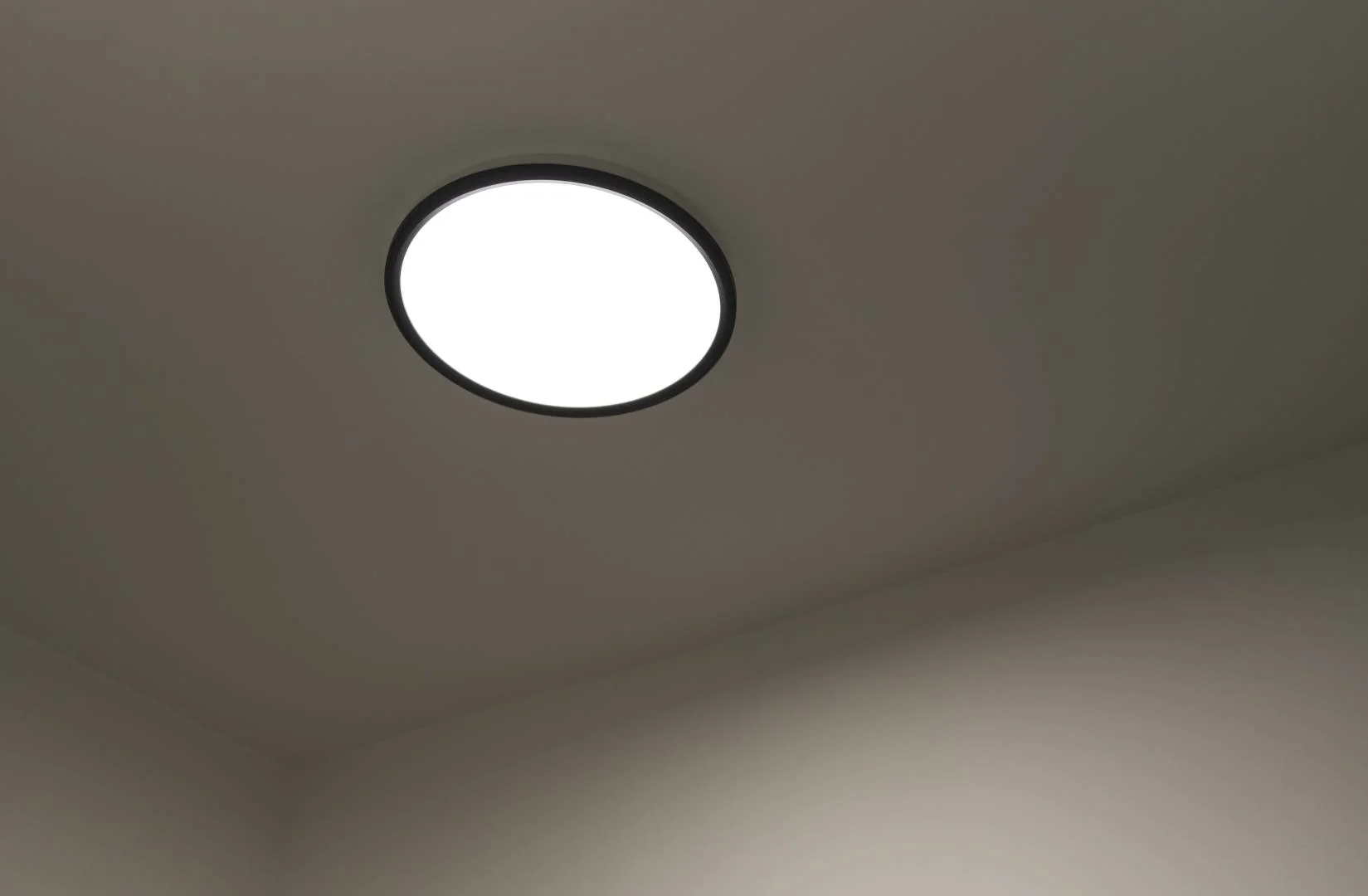 Liva Smart RGB musta - Image 7