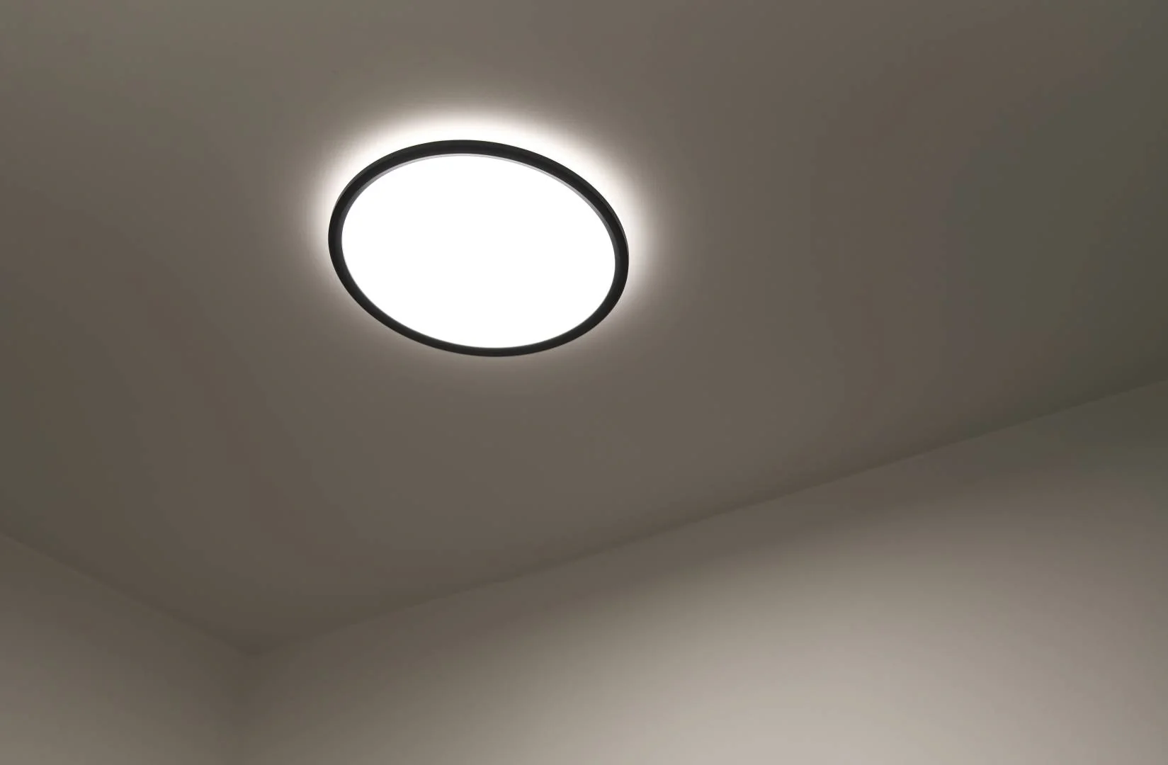 Liva Smart RGB musta - Image 8