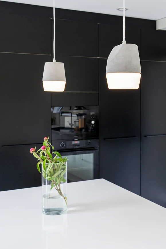 Louhi design-riippuvalaisin betoninvärinen / valkoinen - Image 3