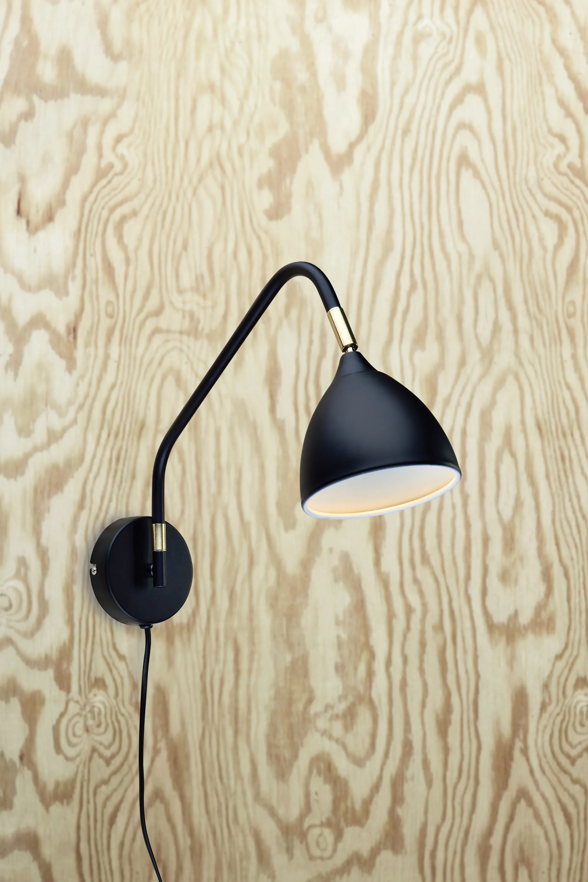 Markslöjd Valencia väggarmatur black/brass