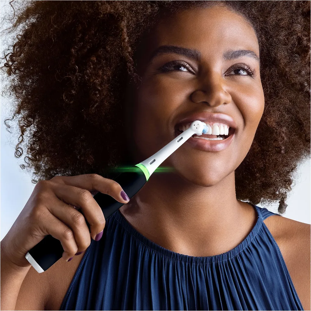 Oral-B iO Series 3s -sähköhammasharja, musta - Image 7